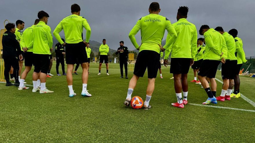 El FC Cartagena se entromete en el camino hacia el ascenso del Racing