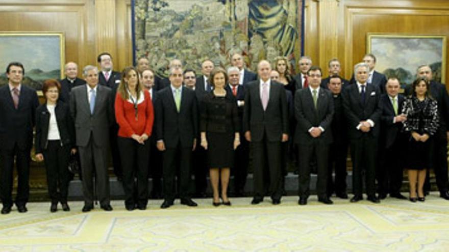 Los Reyes reciben a los representantes de la comisión Yuste 2008