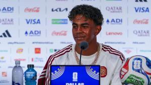 El jugador de la selección española Lamine Yamal comparece en rueda de prensa en Dallas