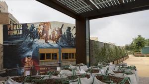 Fachada de Can Vies desde la cubierta del cajón de Sants, este jueves.