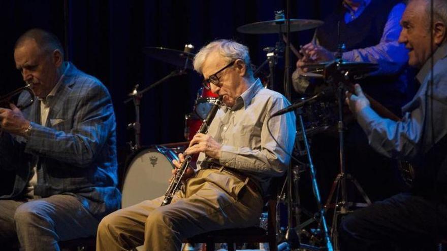 Dos activistas de Femen interrumpen en un concierto de Woody Allen en Hamburgo