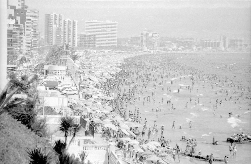 Vistas de la playa de San Juan desde el Sidi en sus primeros años de actividad