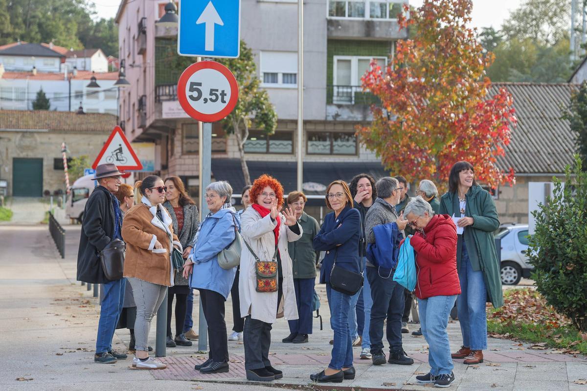 Asistentes al acto desplegado por el BNG a orillas del Ulla.