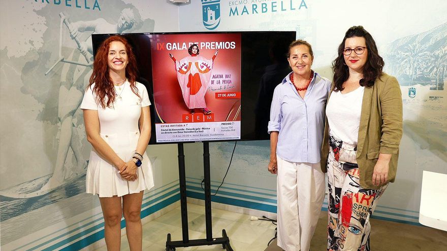 Las empresarias de Marbella reconocen a Agatha Ruiz de la Prada