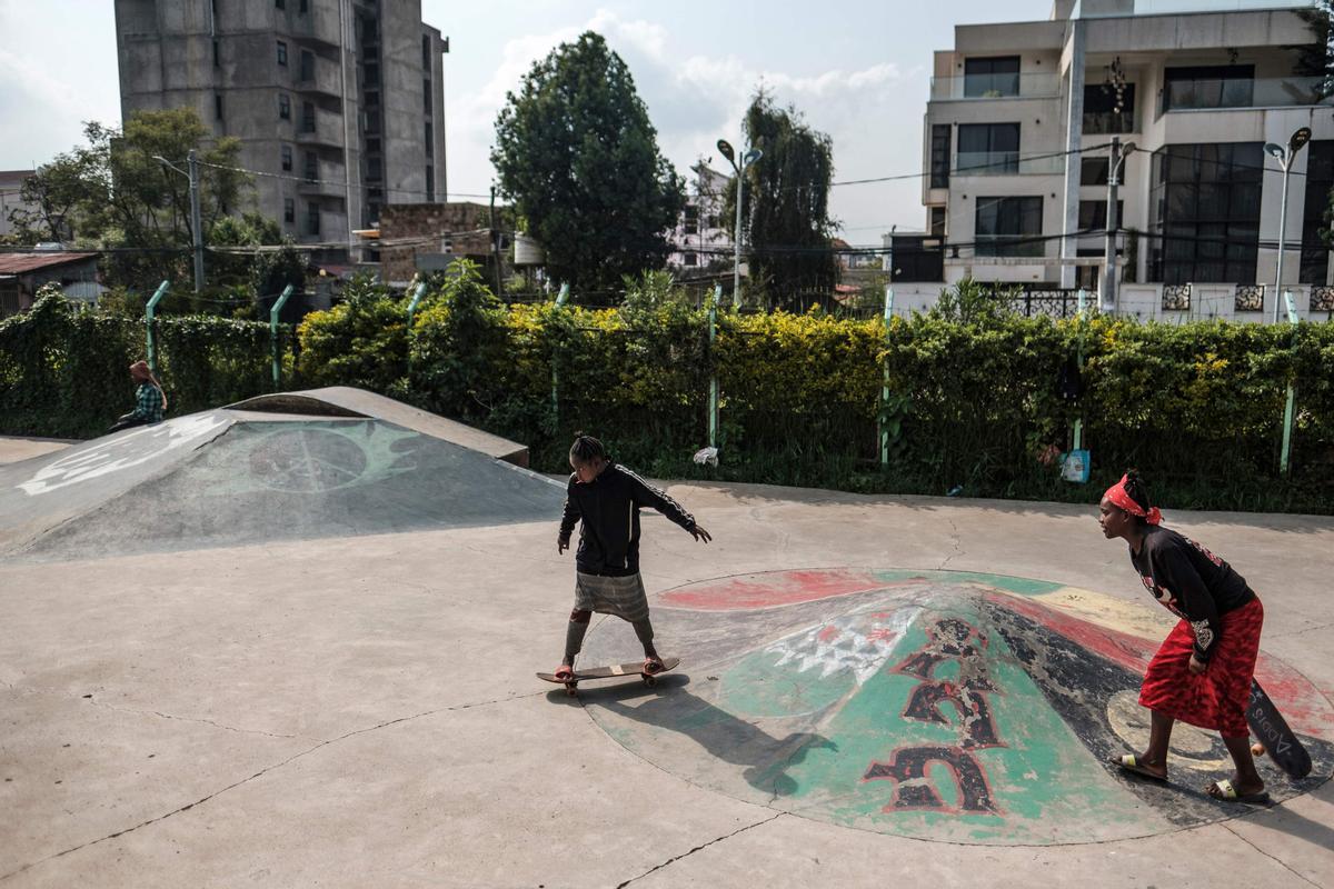 El skate entre niñas etíopes, mejora su salud mental y las empodera