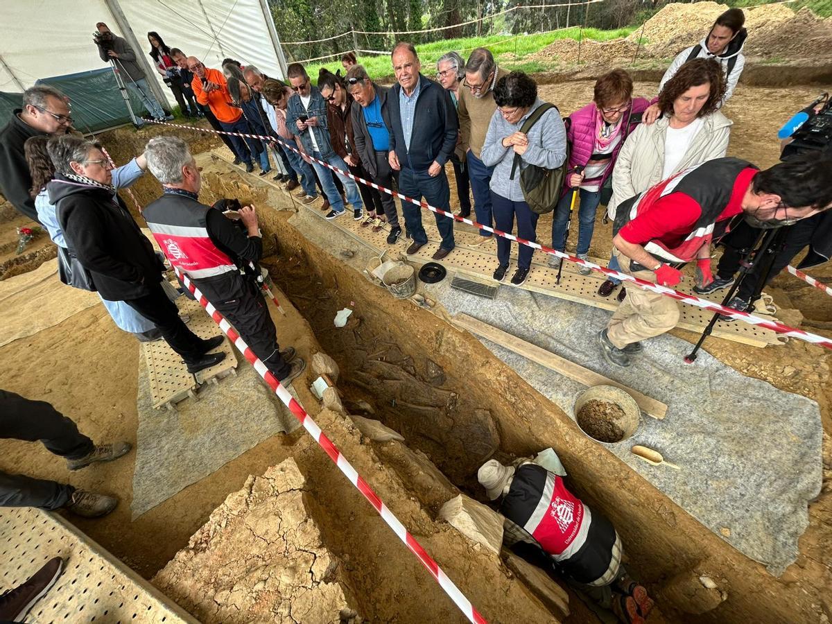 EN IMÁGENES: Así avanzan los trabajos de exhumación en la fosa común de La Lloba, en Castrillón