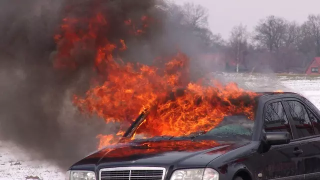 ¿Por qué puede incendiarse un coche?
