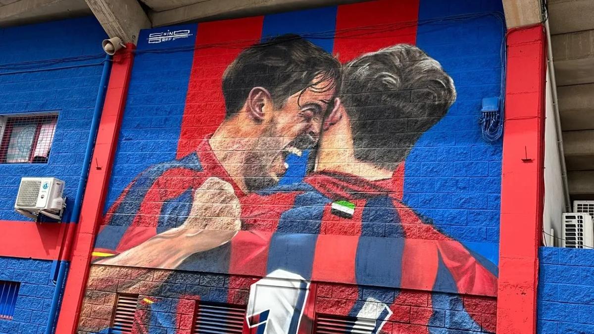 Mural del artista Chino Art en los exteriores del Francisco de la Hera.