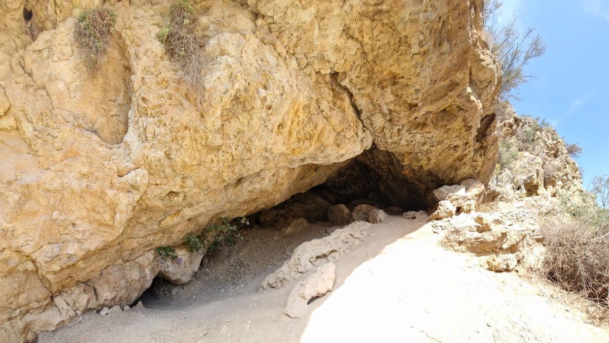 Las sandalias más antiguas de Europa aparecieron escondidas en una cueva de Granada