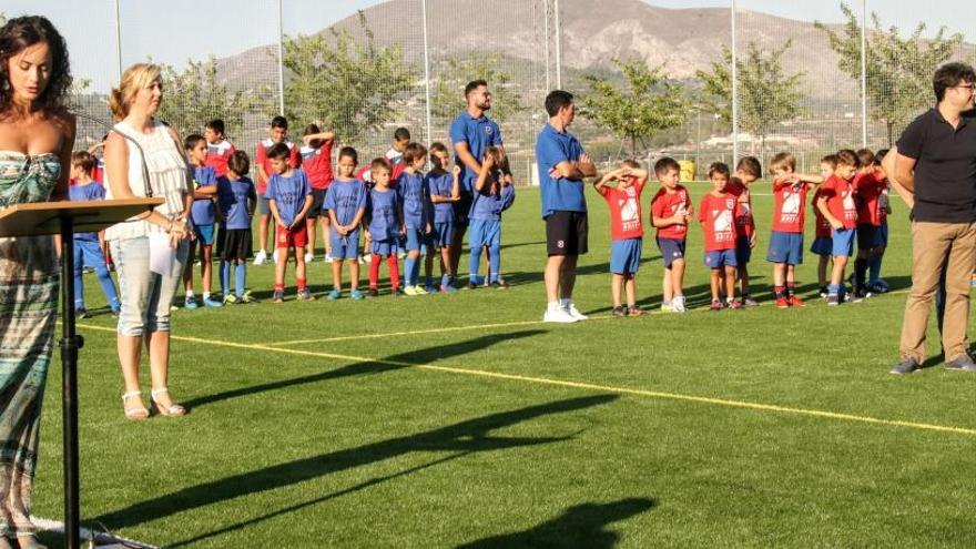 Inaugurado el remozado campo municipal de La Vía de Cocentaina