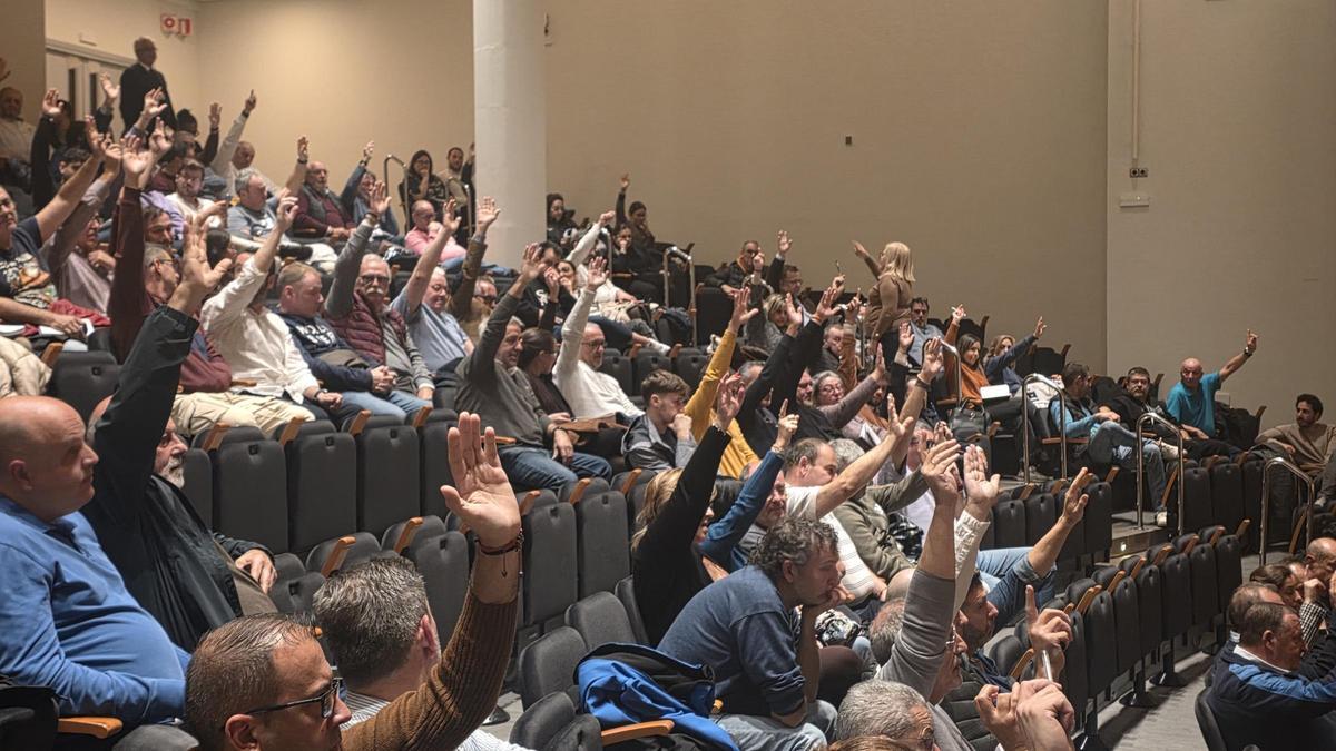 Votación a favor de mantener la verbena el día 14