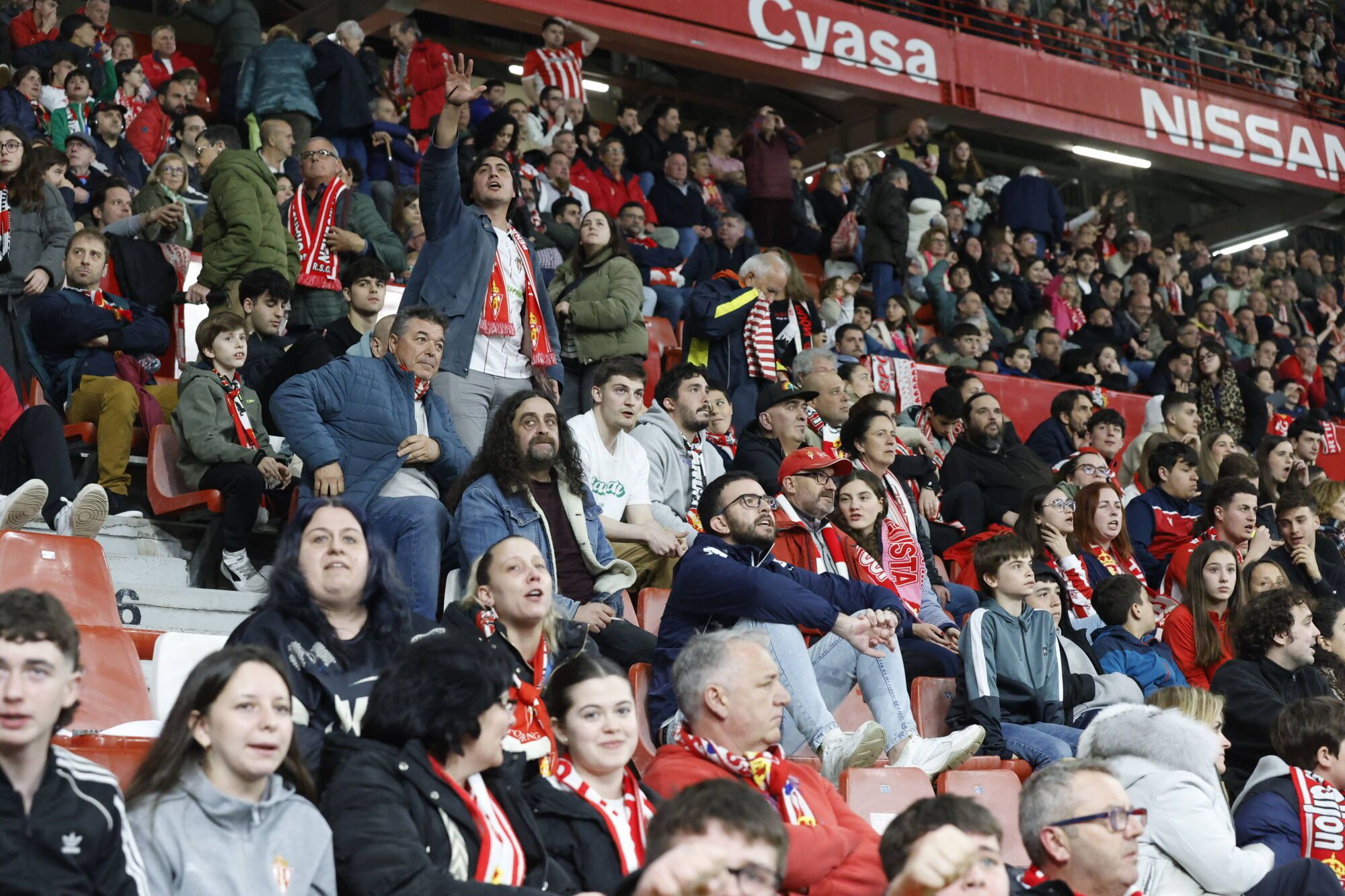 EN IMÁGENES: El Sporting - Tenerife disputado en El Molinón