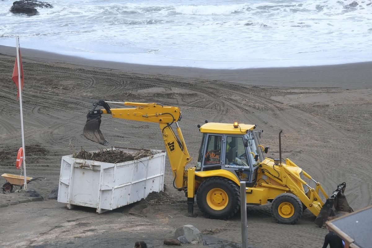 Playa de Hoya del Pozo en Telde tras las lluvias que afectaron a Canarias