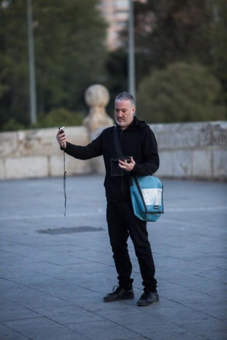 Spencer Tunick desnuda a 2.000 personas en València frente a las Torres de Serranos