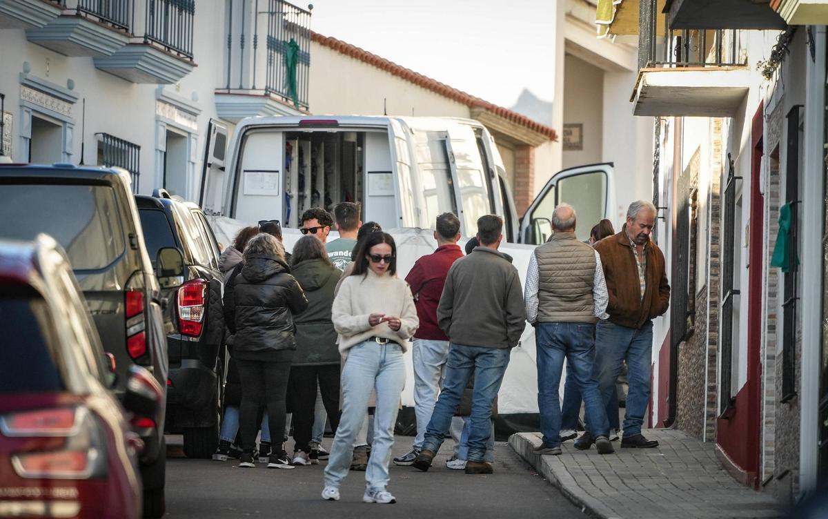Fotogalería | El despliegue de la UCO en Hornachos, en imágenes