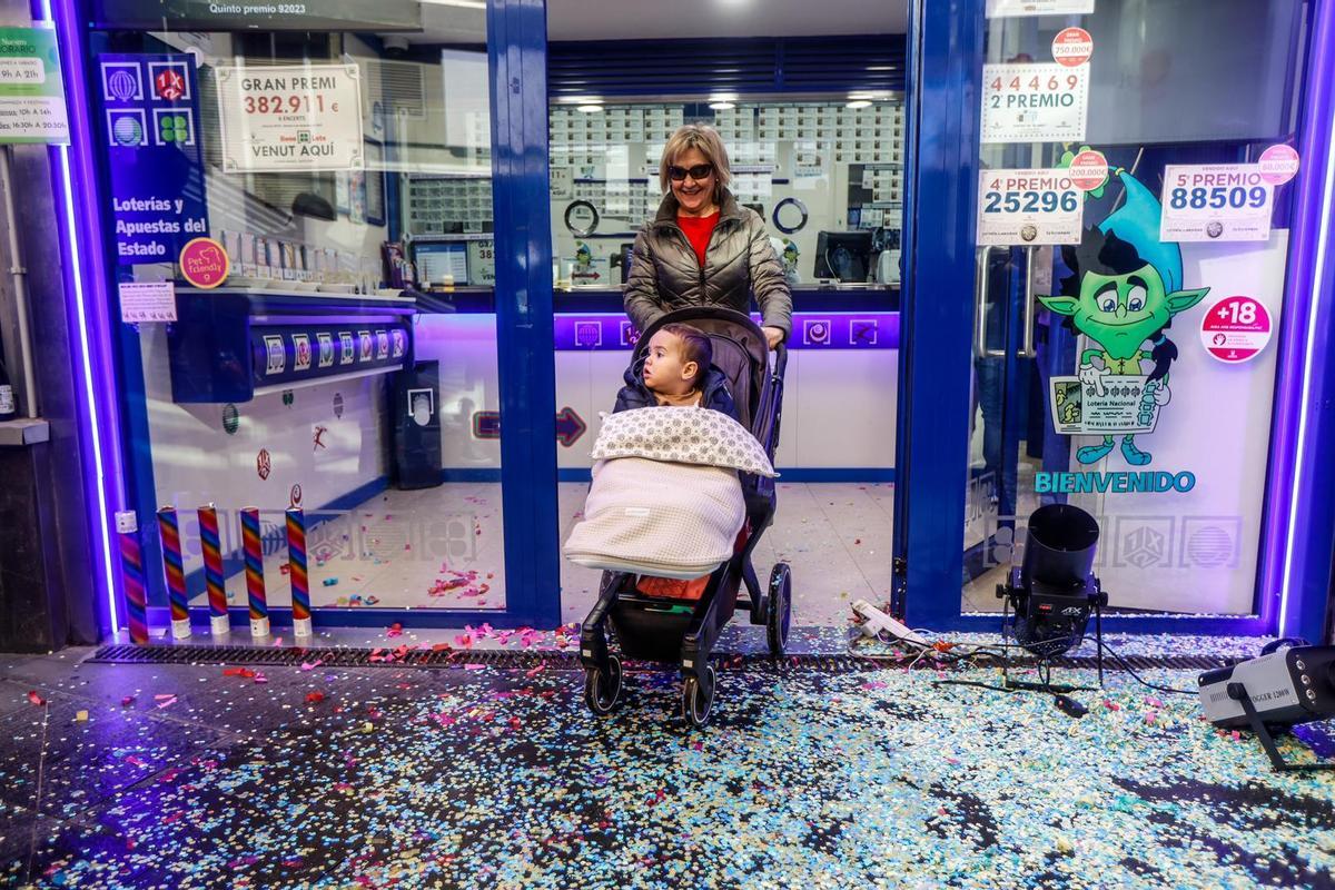 Un lotero de Las Arenas vende cuatro quintos premios de la Lotería de Navidad