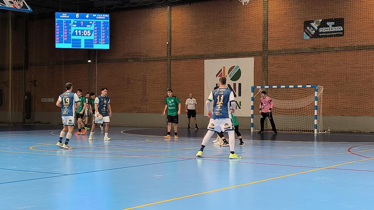 Un momento del encuentro Ademar B - BM Zamora