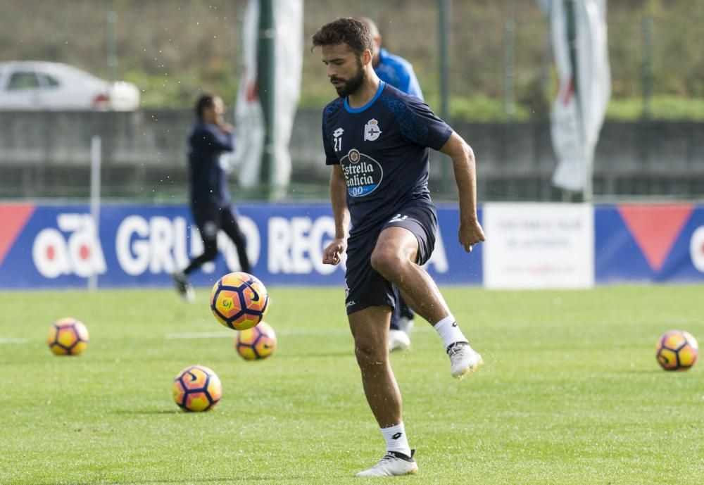 Toda la plantilla está a disposición de Gaizka Garitano, a excepción de Joselu, que, ya se ejercita en el readaptador. Florin Andone se retiró de la sesión antes que sus compañeros.