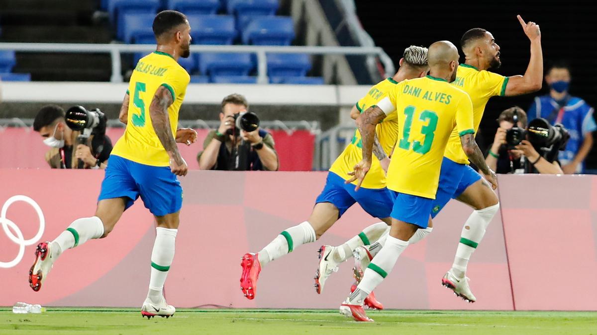 Els jugadors del Brasil celebren el 0-1 de Cunha en la final davant Espanya dels Jocs Olímpics de Tòquio.