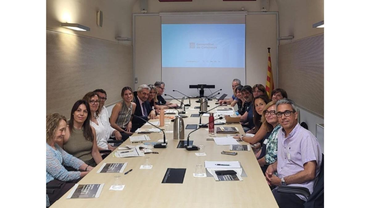 Representants de l’Agència Catalana del Consum durant una reunió de treball sobre el balanç d’activitat a les comarques gironines.