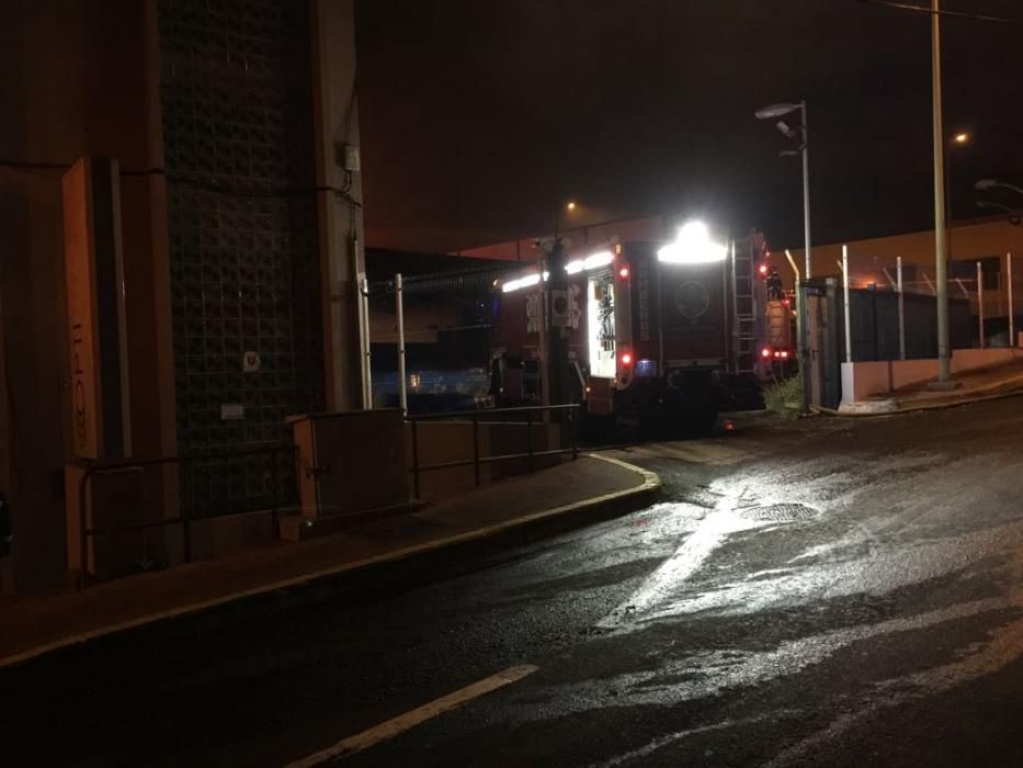 Incendio en la antigua fábrica de Danone, en Las Torres