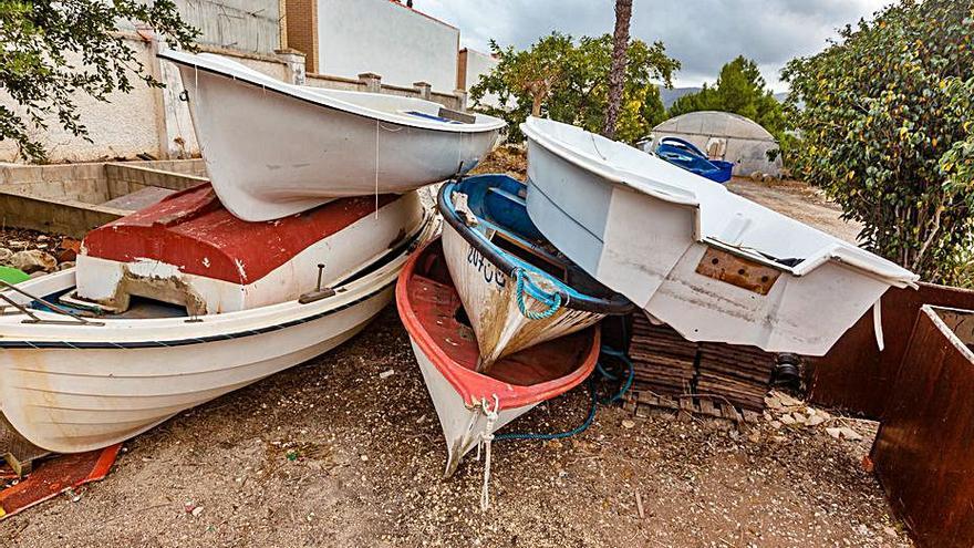 Pateras abandonadas en Benidorm. | DAVID REVENGA