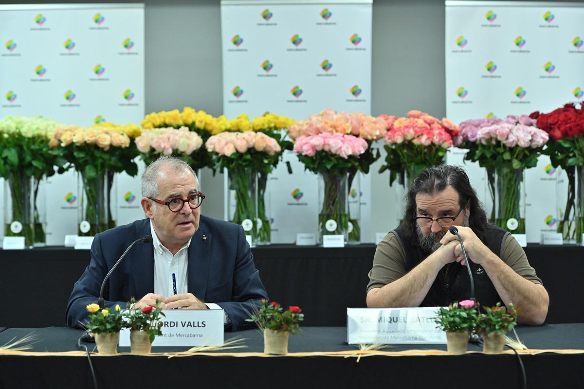 Jordi Valls, presidente de Mercabarna (a la izquierda) y Miquel Batlle, presidente de la Associació Empresarial de Majoristes de Mercabarna-flor, este miércoles.