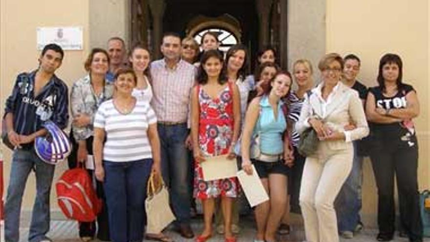 12 jóvenes aprenden a ser auxiliar de comercio