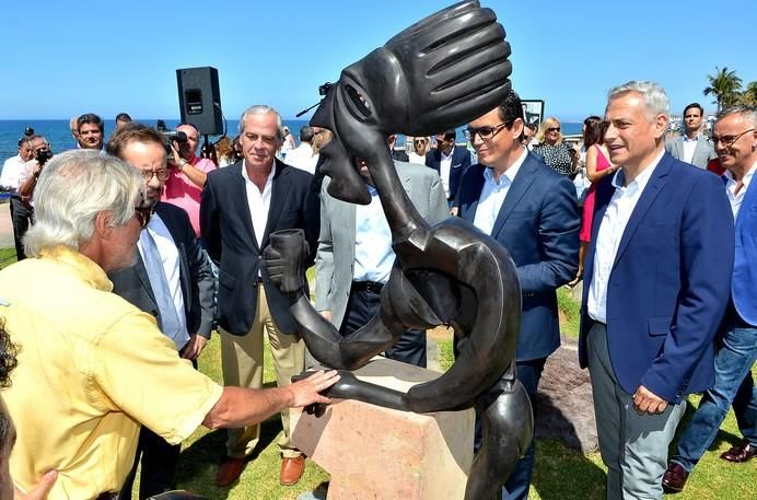 MONUMENTO BARES JAIME URRUTIA MELONERAS COCA COLA