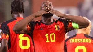 Lukaku celebrando sus goles ante Estonia