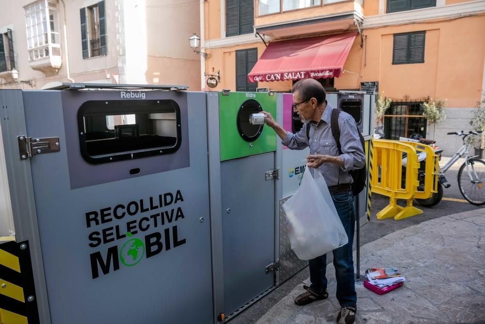 Estreno de  la recogida selectiva móvil  de basura en Palma