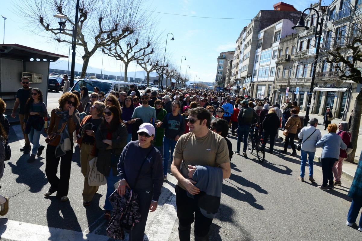 Centenares de personas se manifiestan por el Día de la Mujer Trabajadora en Cangas