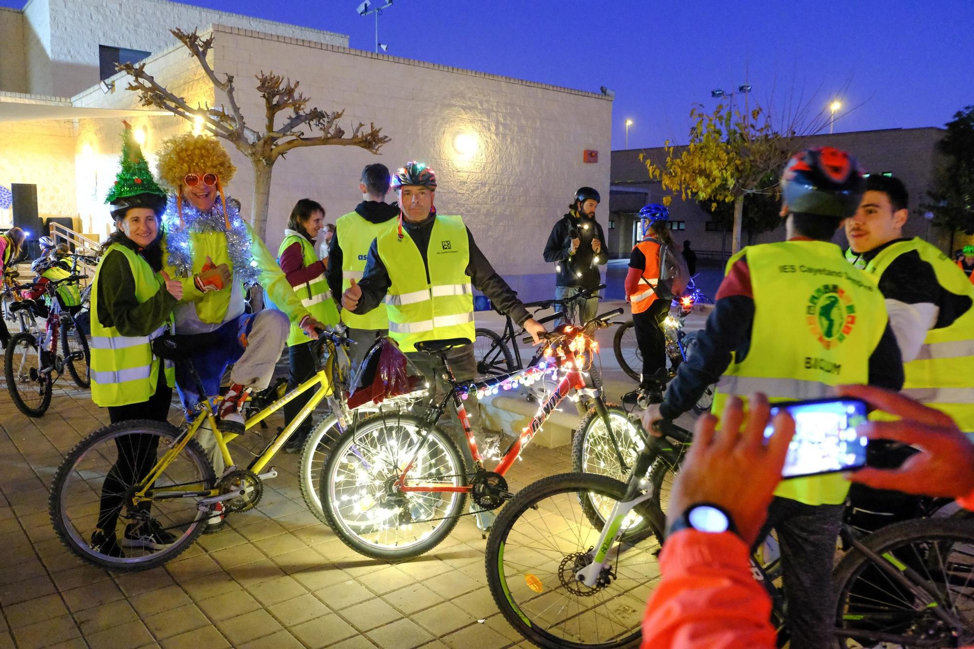 Así ha sido "Bicillum", la marcha en bici navideña de Elche