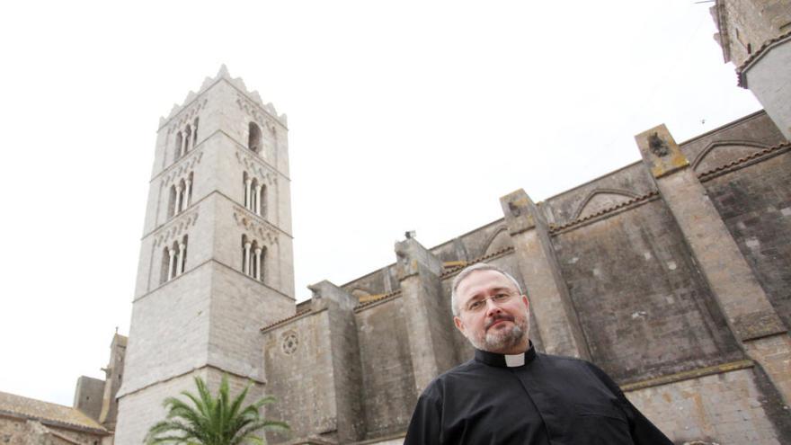 «Mossèn estem amb tu»: Lema de la manifestació a Castelló a favor del capellà