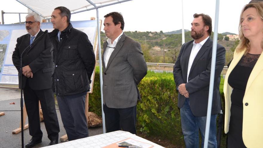 Calp firma el proyecto para construir las dos rotondas entre la N-332 y el municipio