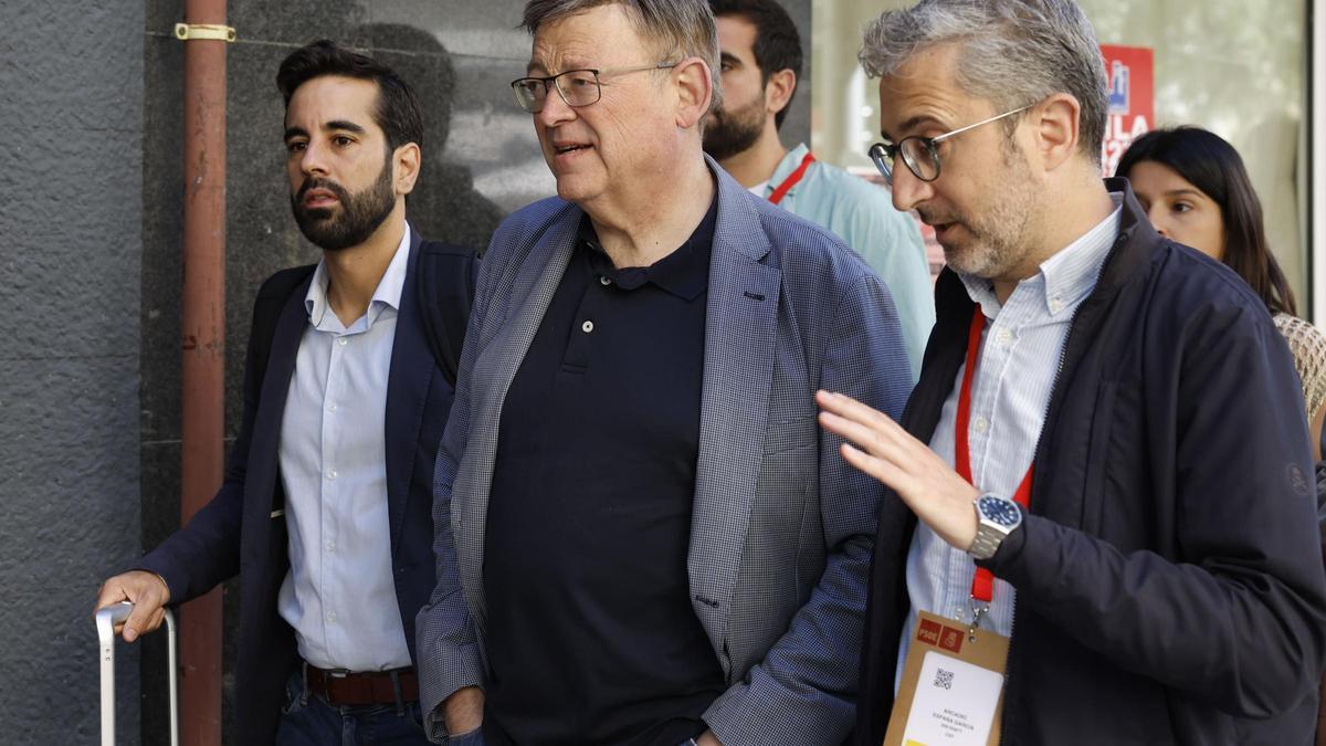 JosÉ Muñoz, Ximo Puig y Arcadi España a su llegada al comité federal en Ferraz.