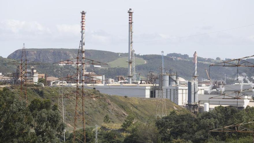 Instalaciones de Asturiana de Zinc, en Castrillón.