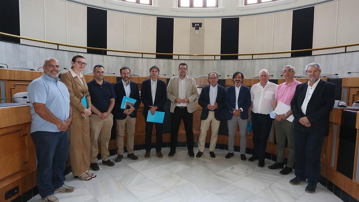 Los participantes en la reunión en la Diputación de Alicante