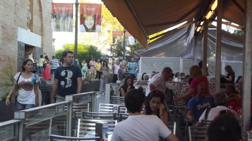Los hosteleros de Mérida no tendrán que abonar la tasa de veladores durante seis meses