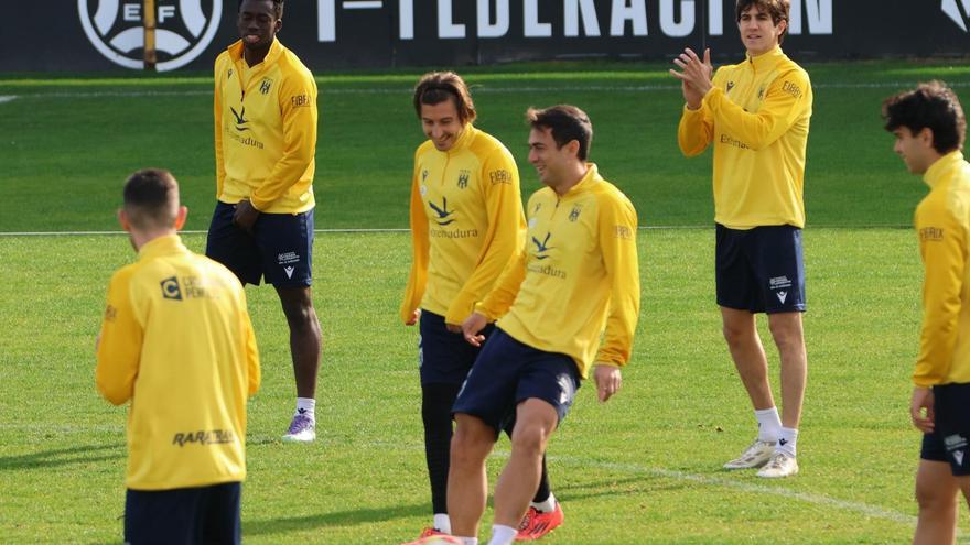 Buen ambiente en el entrenamiento del Mérida.