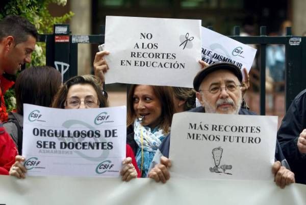 Protesta del Personal Docente no Universitario frente al Servicio Provincial