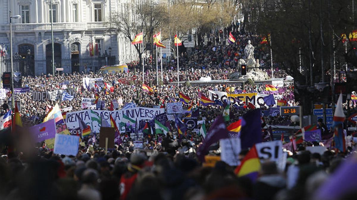 Miles de personas participan en la Marcha del Cambio de Podemos