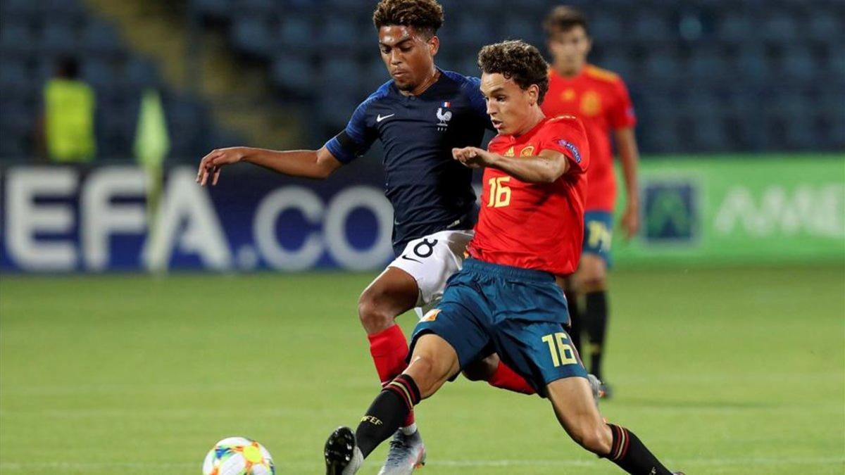 Jandro Orellana durante una acción contra Francia