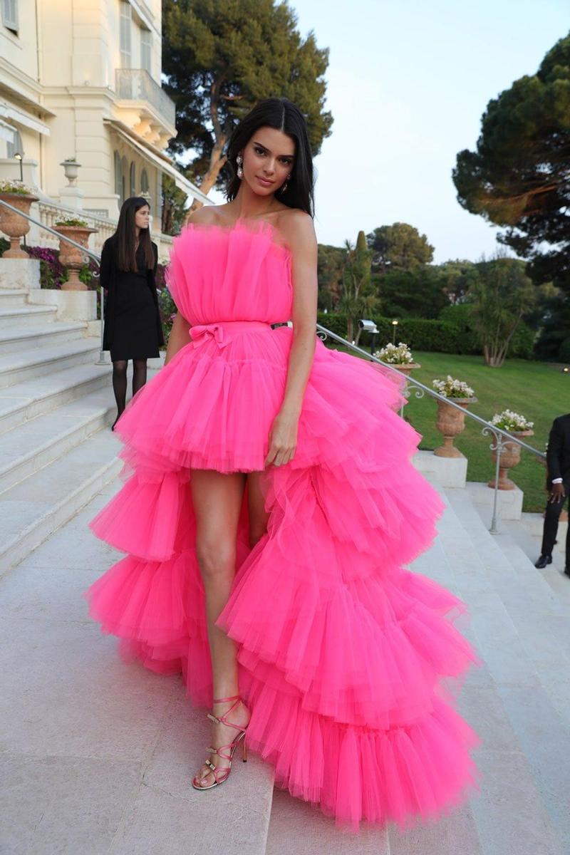 Kendall Jenner de Giambattista Valli x H&amp;M en la Gala amFAR de Cannes