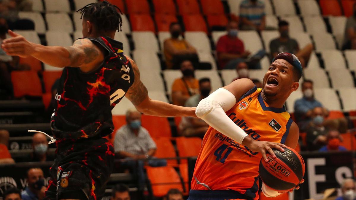 Partido entre el Valencia Basket y el Gran Canaria . Torneo Ciutat de València