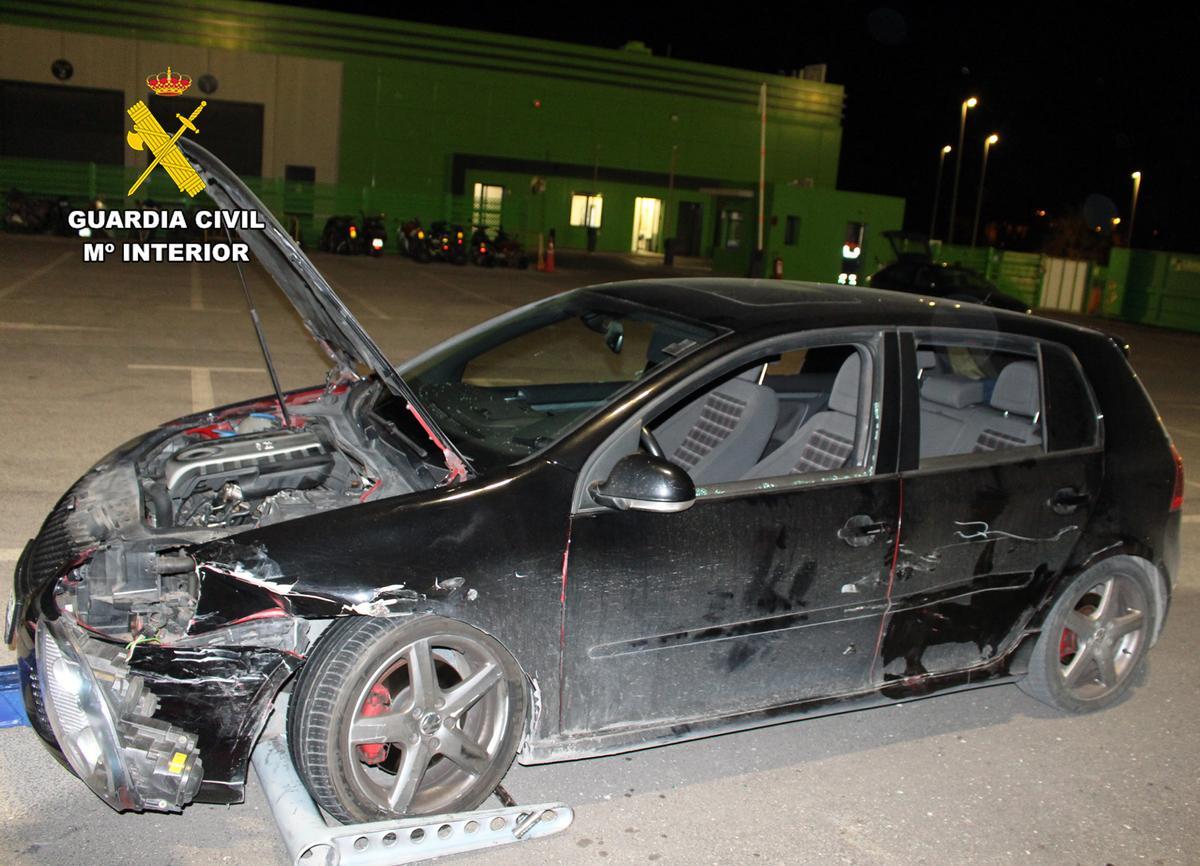 Vehículo en el que viajaban los tres integrantes del grupo delictivo