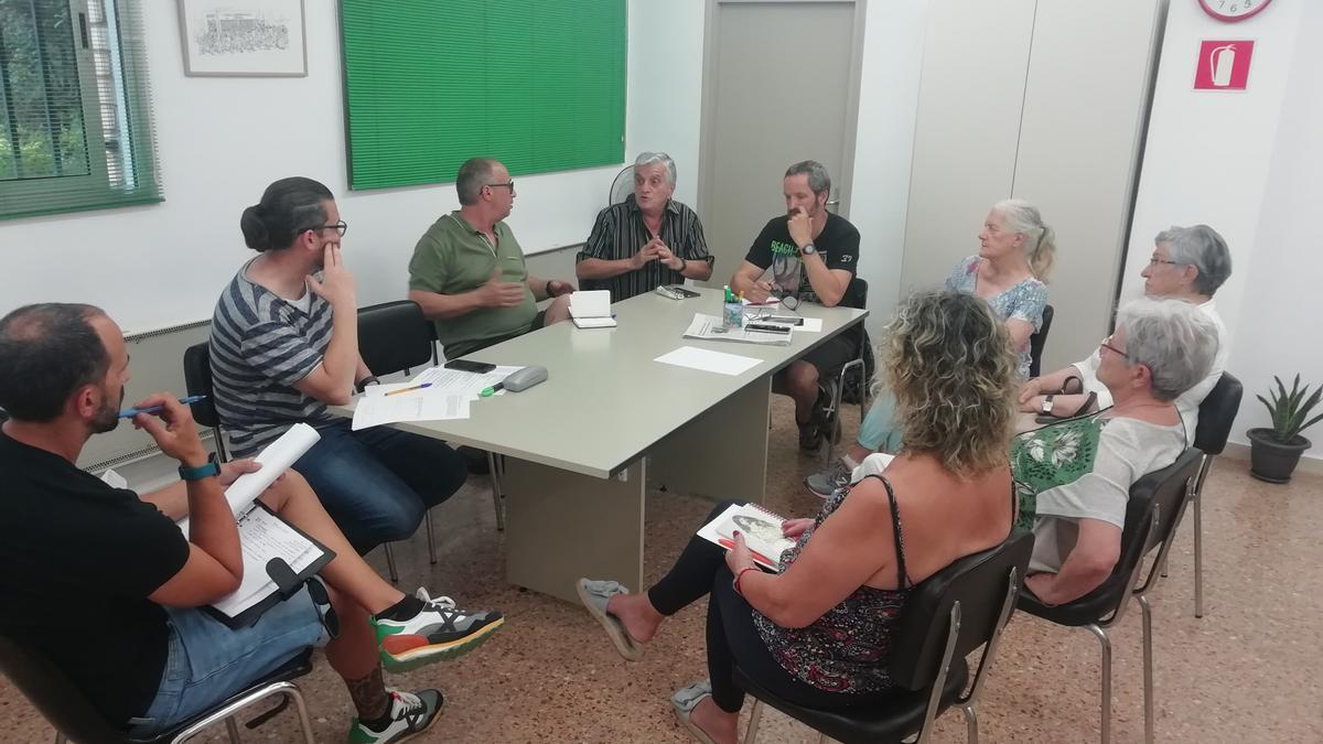 Participants en la darrera reunió de la comissió de seguretat de la Federació d’Associacions de Veïns de Manresa