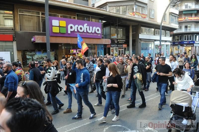 Miles de policías claman en Murcia para exigir "equiparación real" de sus salarios