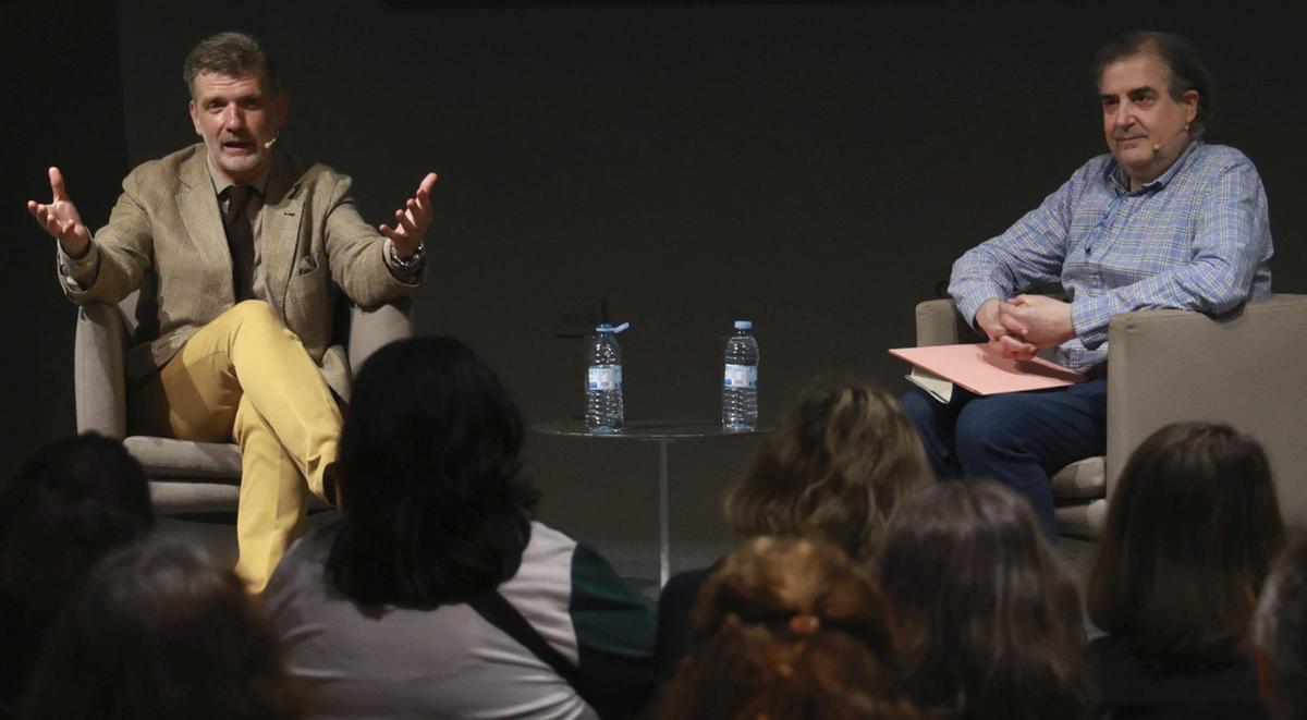 Francisco Narla y Xurxo Patiño, ayer, en Club FARO.