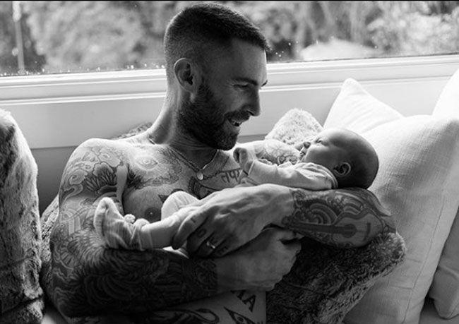 Adam Levine junto a su hija